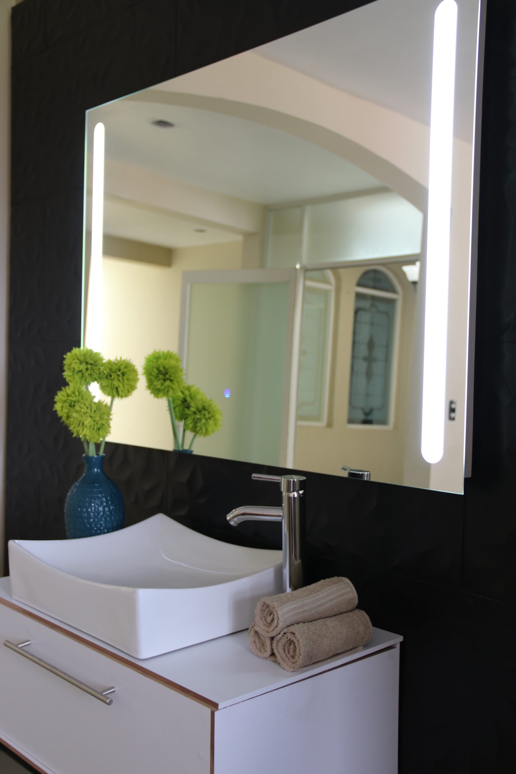Descubre Espejo con luz led Lisko para transformar tu hogar en un oasis de  estilo y funcionalidad